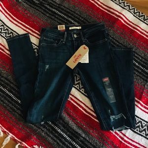 💗💗  (NWT)Levi Skinny Distressed Jeans